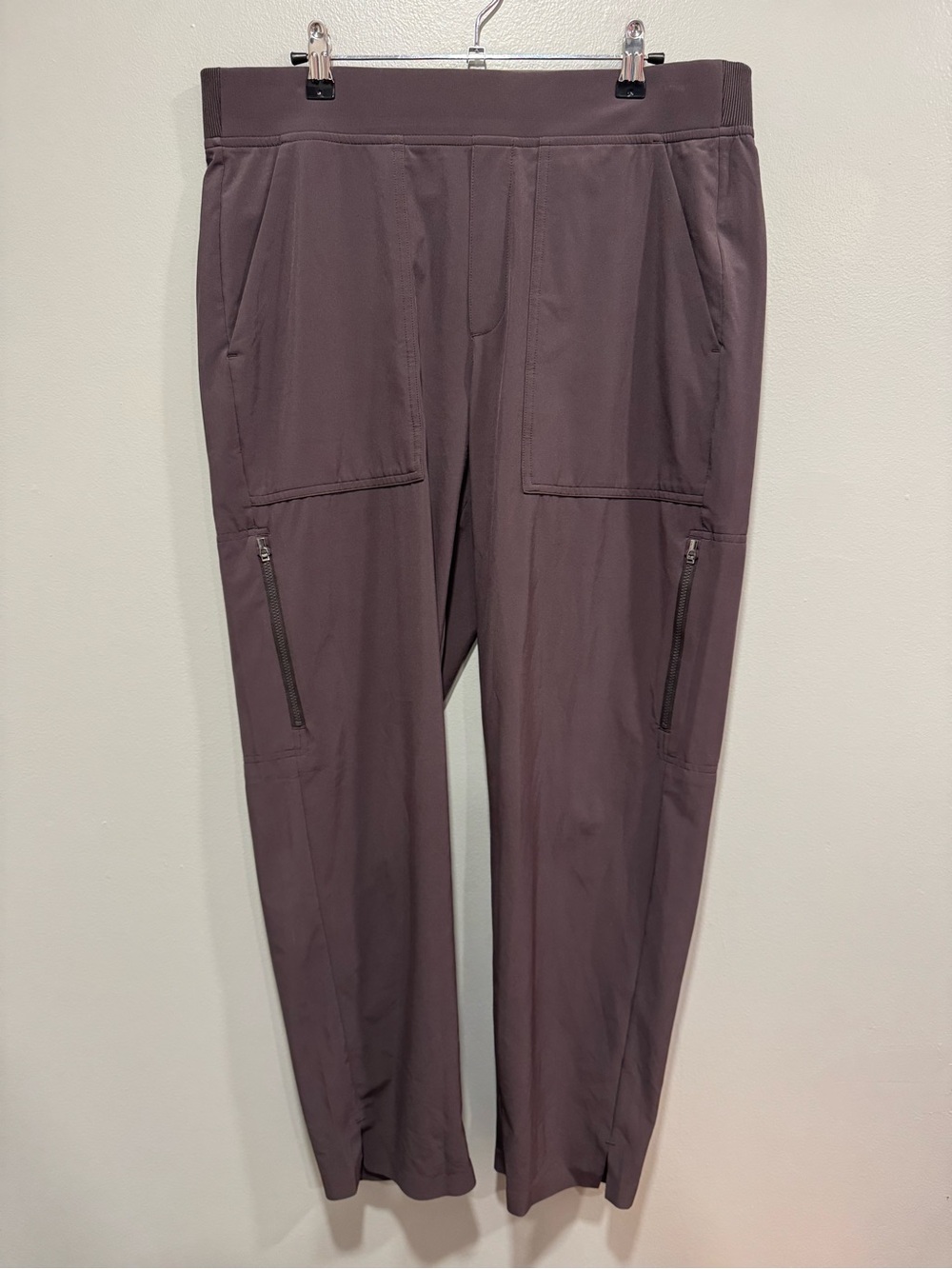 Athleta Brooklyn Ankle Utility Cargo-Style Women's Pants in Plum